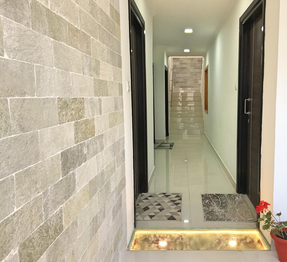 Ess & Bee Resorts Dharamshala Bagian luar foto