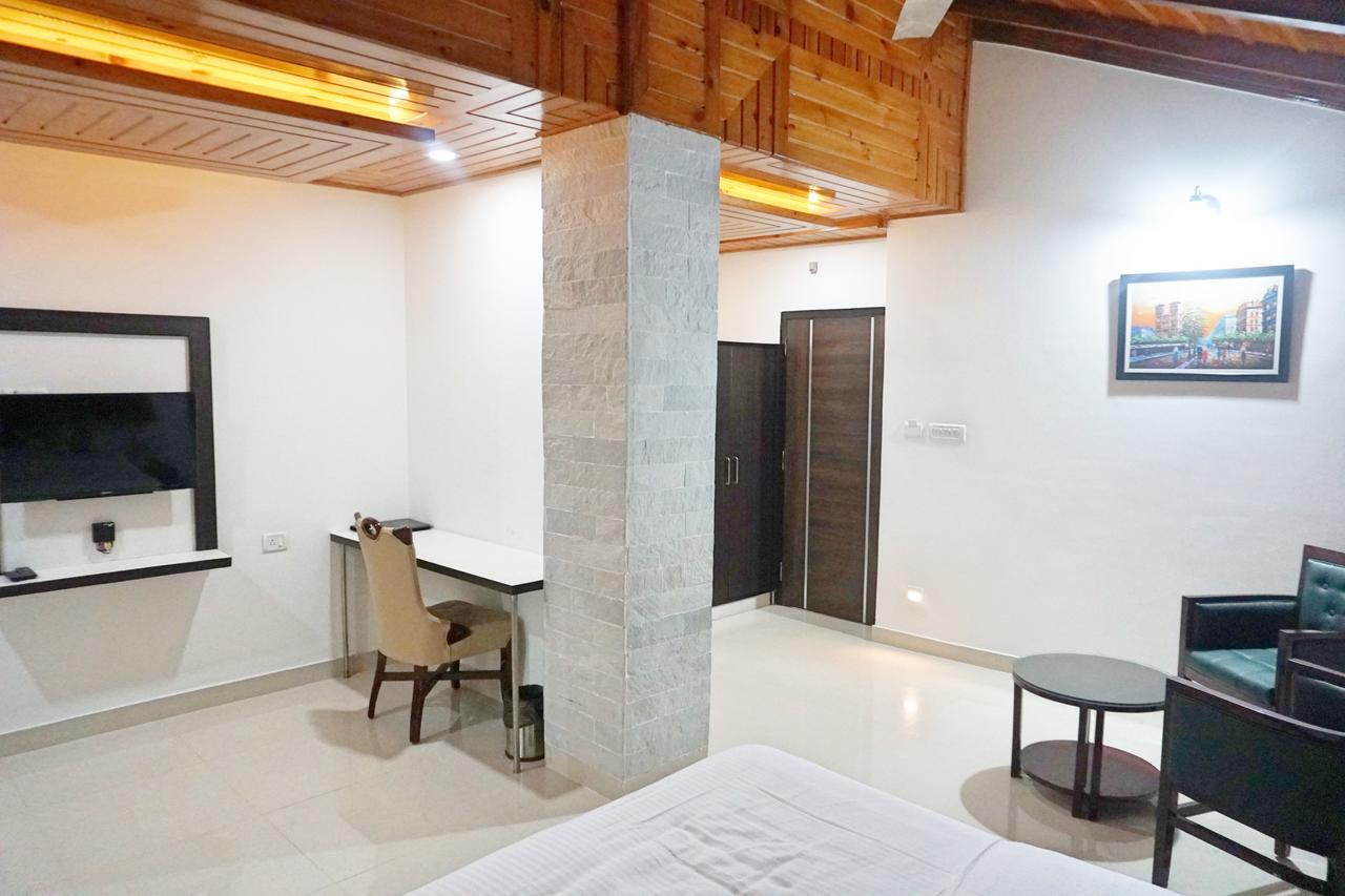 Ess & Bee Resorts Dharamshala Bagian luar foto