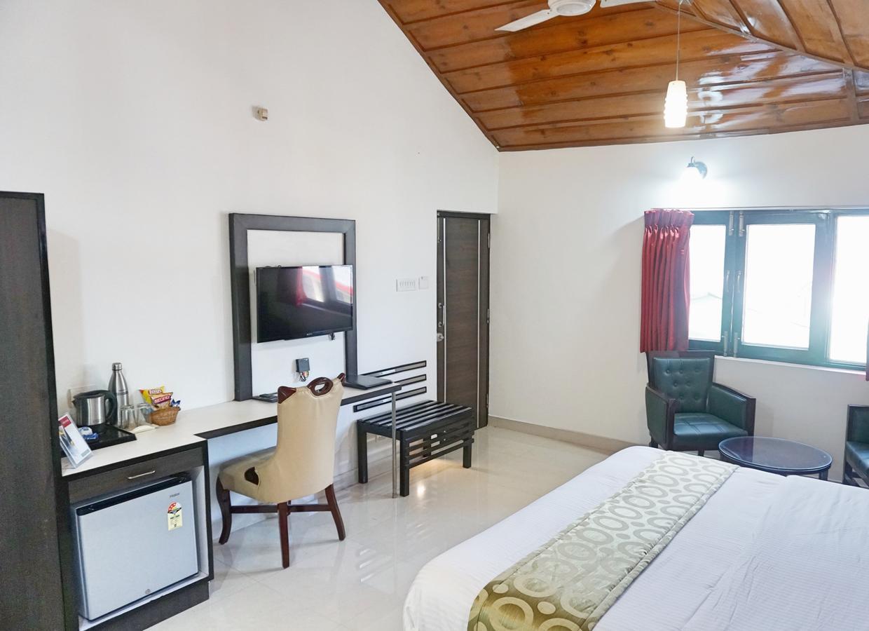 Ess & Bee Resorts Dharamshala Bagian luar foto